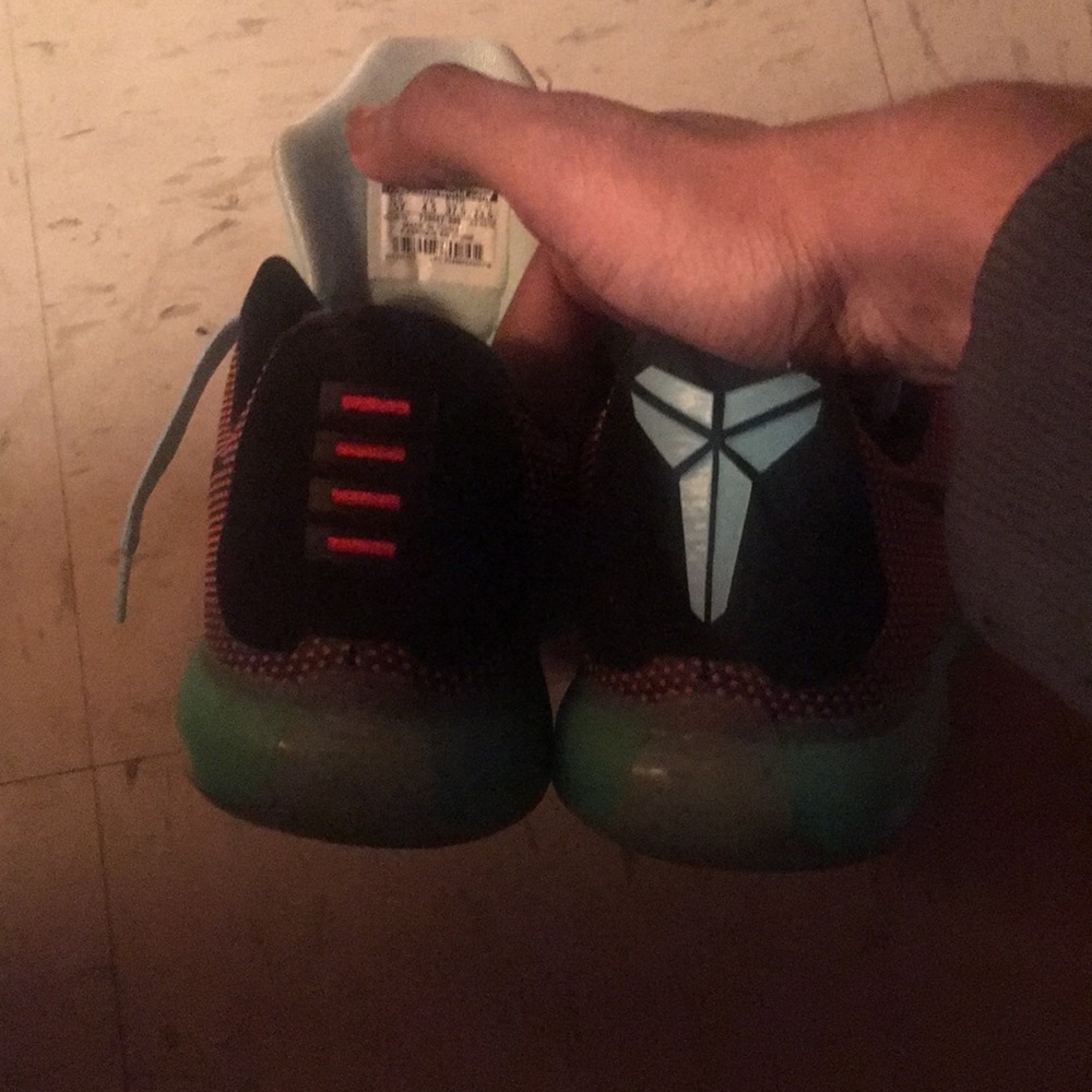 Nike Kobe X (10) Easter - Picture 7 of 7